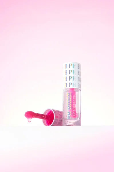 Revolution, PH Bomb Lip & Cheek Oil Universal 1×4,5 ml, lesk na pery