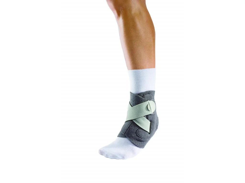 Mueller Adjust-to-Fit® Ankle Stabilizer, stabilizátor členku