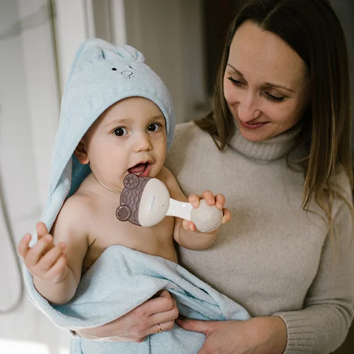 BABYONO Hrkálka s hryzačkou medvedík 3m+ 1×1 ks, hrkálka s hryzačkou