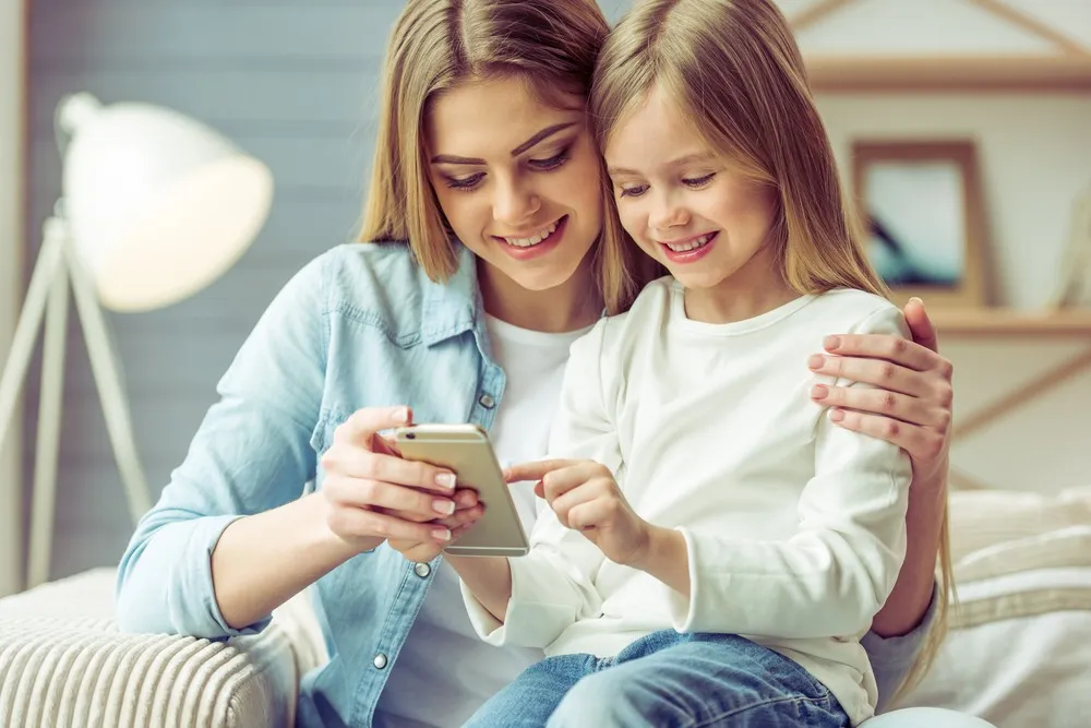 Je vaše dieťa závislé od mobilu? Sledujte tieto príznaky!