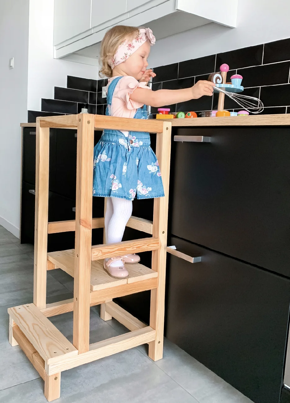 Učiaca veža kitchen helper FK montessori 