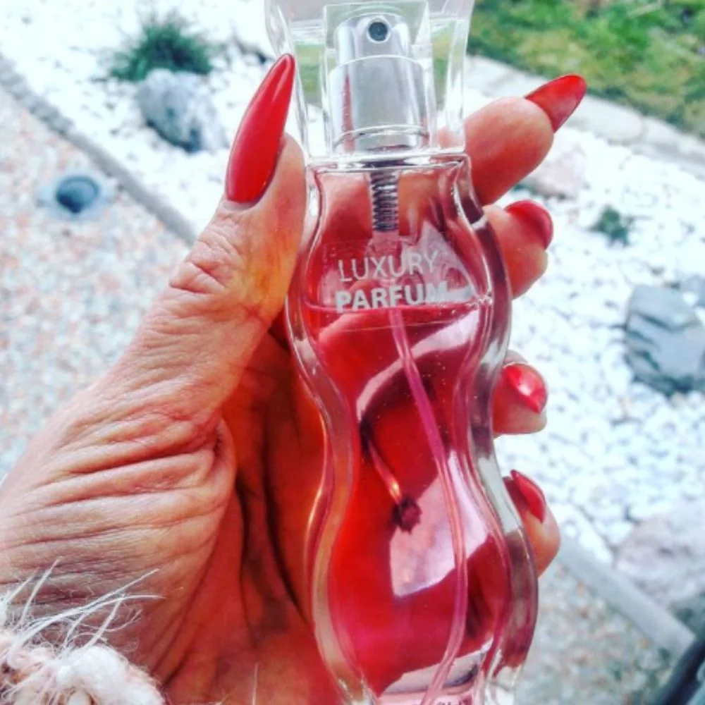 Luxusný parfum s ružovým olejom Regina Roses 50 ml