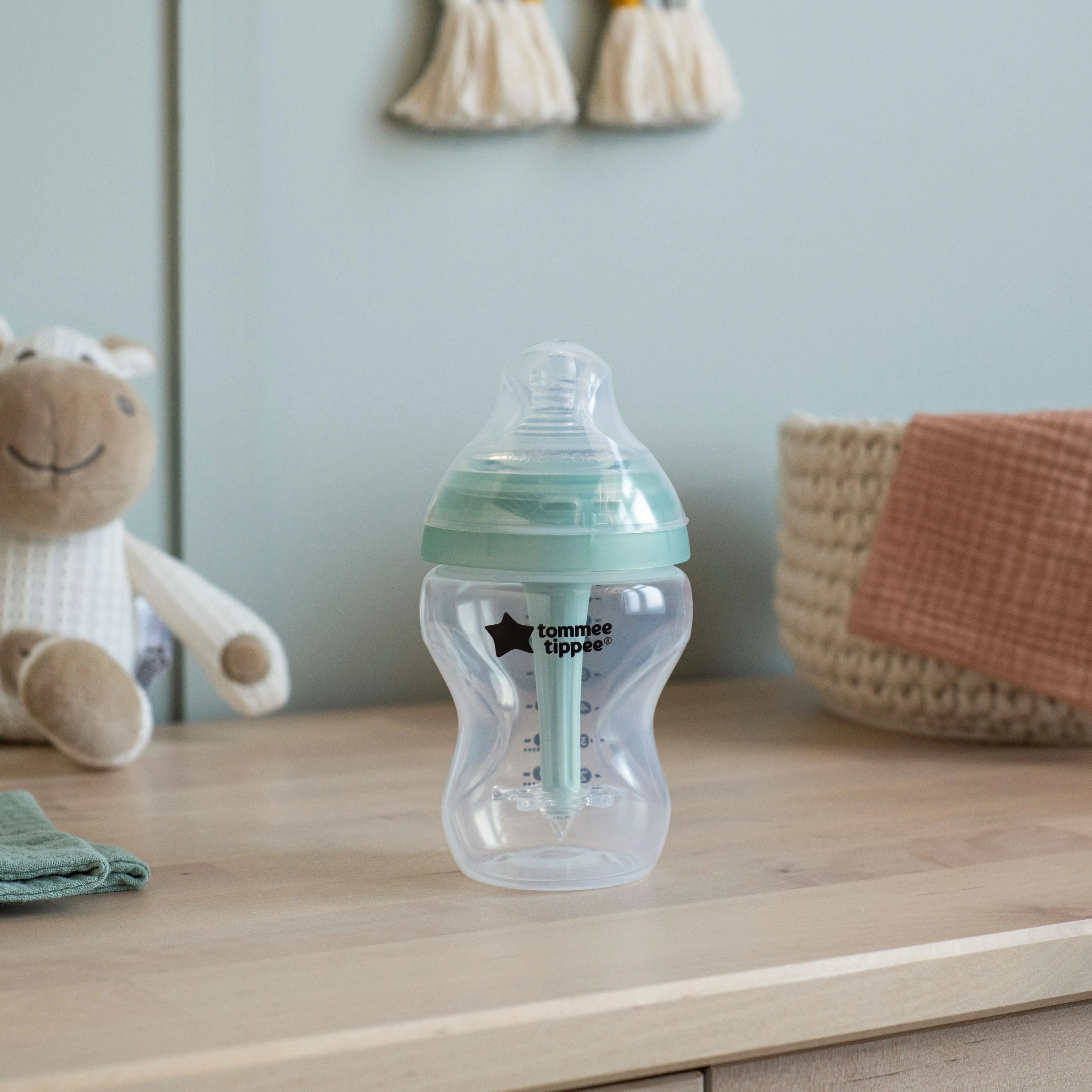 Tommee Tippee ADVANCED ANTI-COLIC Novorodenecký Starter Kit Samosterilizačných fľaštičiek 0m+ 1×9 ks, set samosterilizačných fľaštičiek