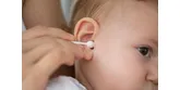 Ako ošetrovať bábätku mliečnu chrastu a čistiť uši a nos?