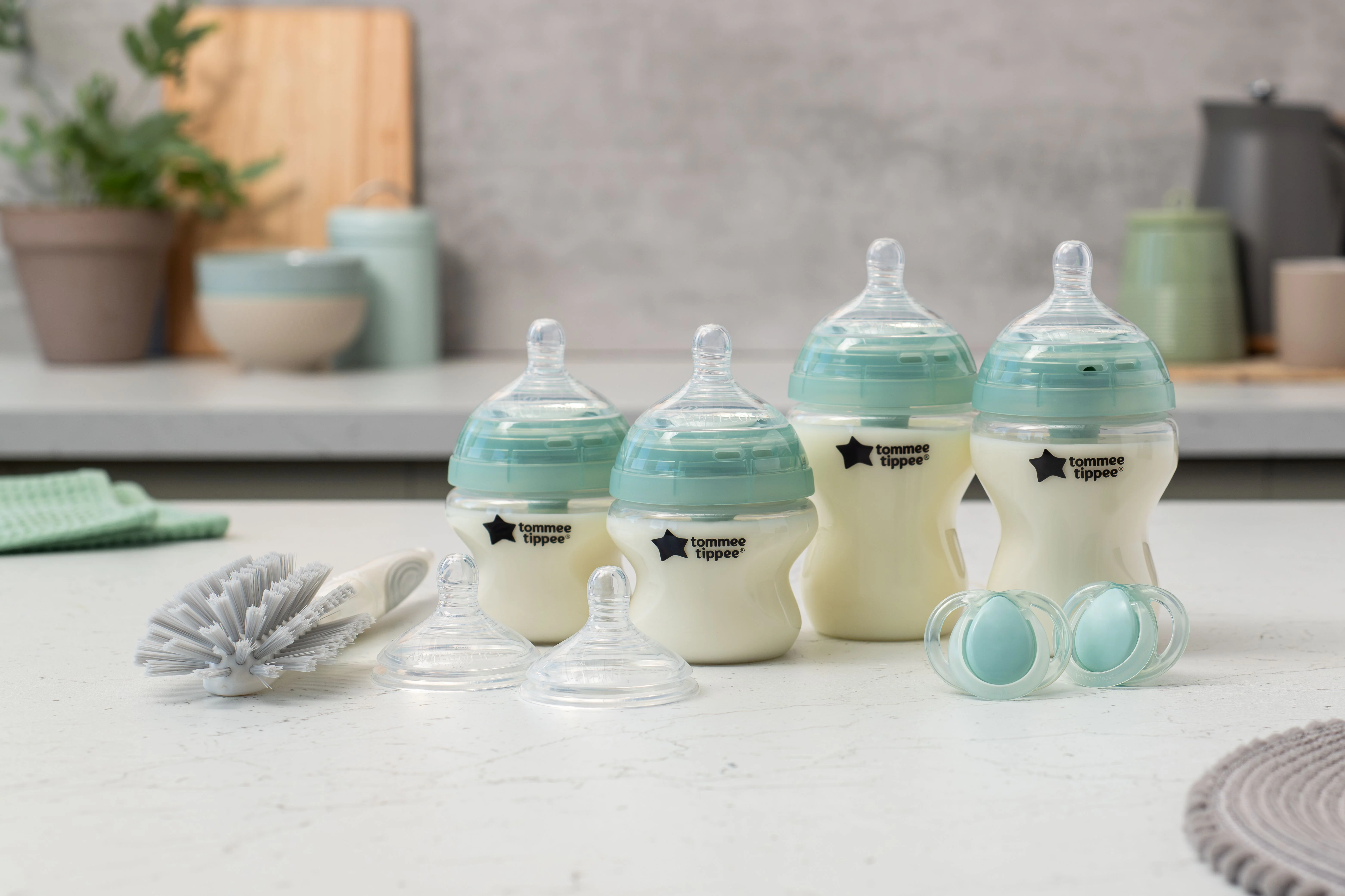 Tommee Tippee ADVANCED ANTI-COLIC Novorodenecký Starter Kit Samosterilizačných fľaštičiek 0m+ 1×9 ks, set samosterilizačných fľaštičiek